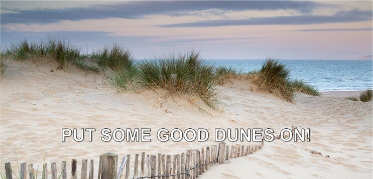Panorama del paesaggio del sistema di dune di sabbia sulla spiaggia all'alba